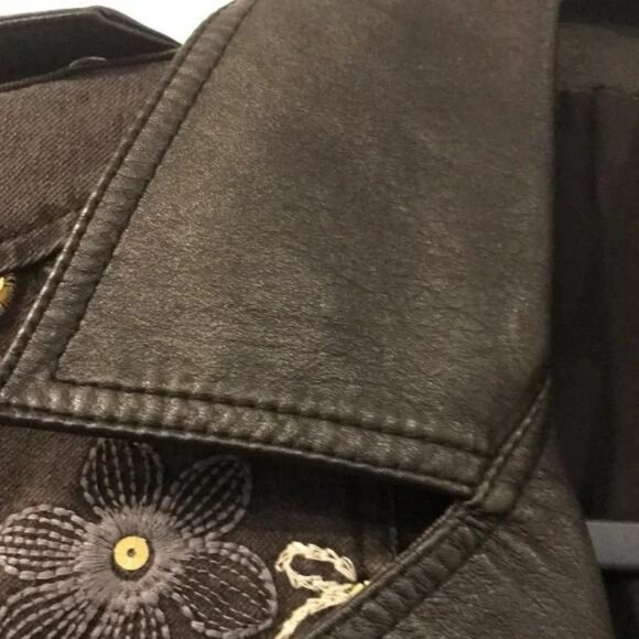 Black Floral Embroidered Denim Jacket NWT 34 - Picture 4 of 8